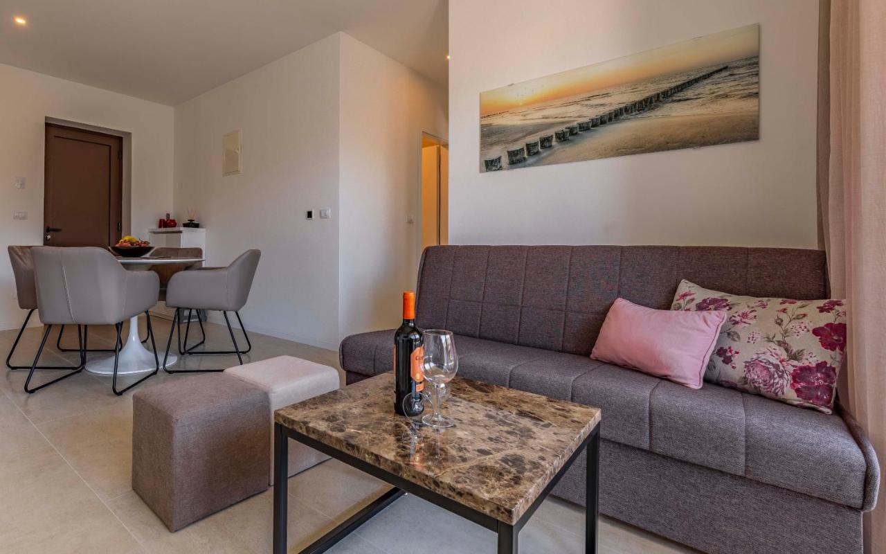 Apartamento Ap Caci Mit Pool - Istriensonne 0712-0737 Medulin Exterior foto